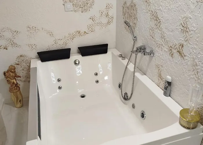 Jacuzzy Andjela * 수보티차